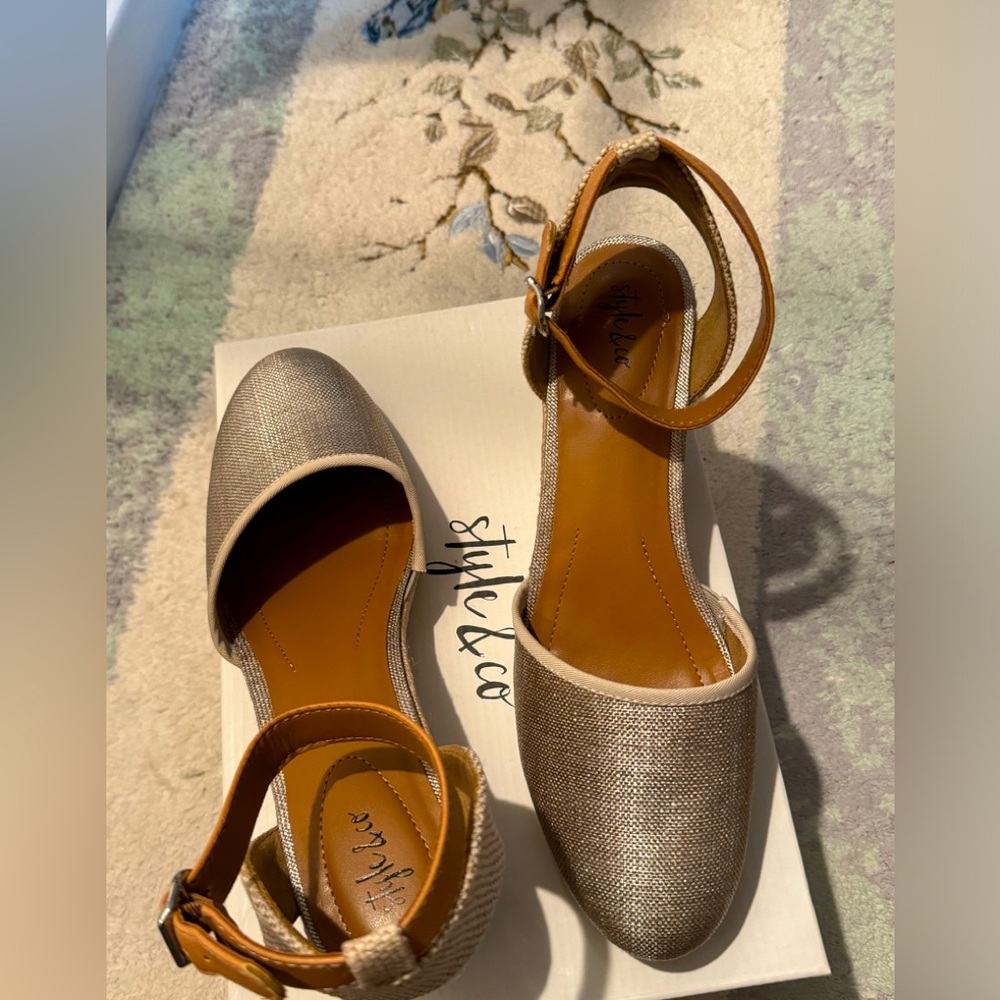 Style & Co closed toe silver weave & espadrille sandal. New never worn.